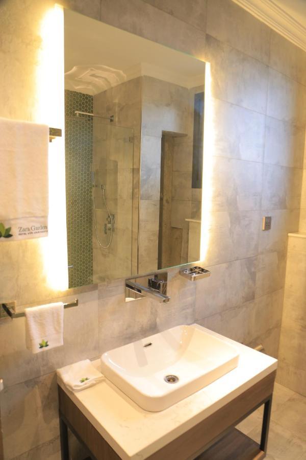 Zara Garden Hotel And Apartments Kampala Esterno foto